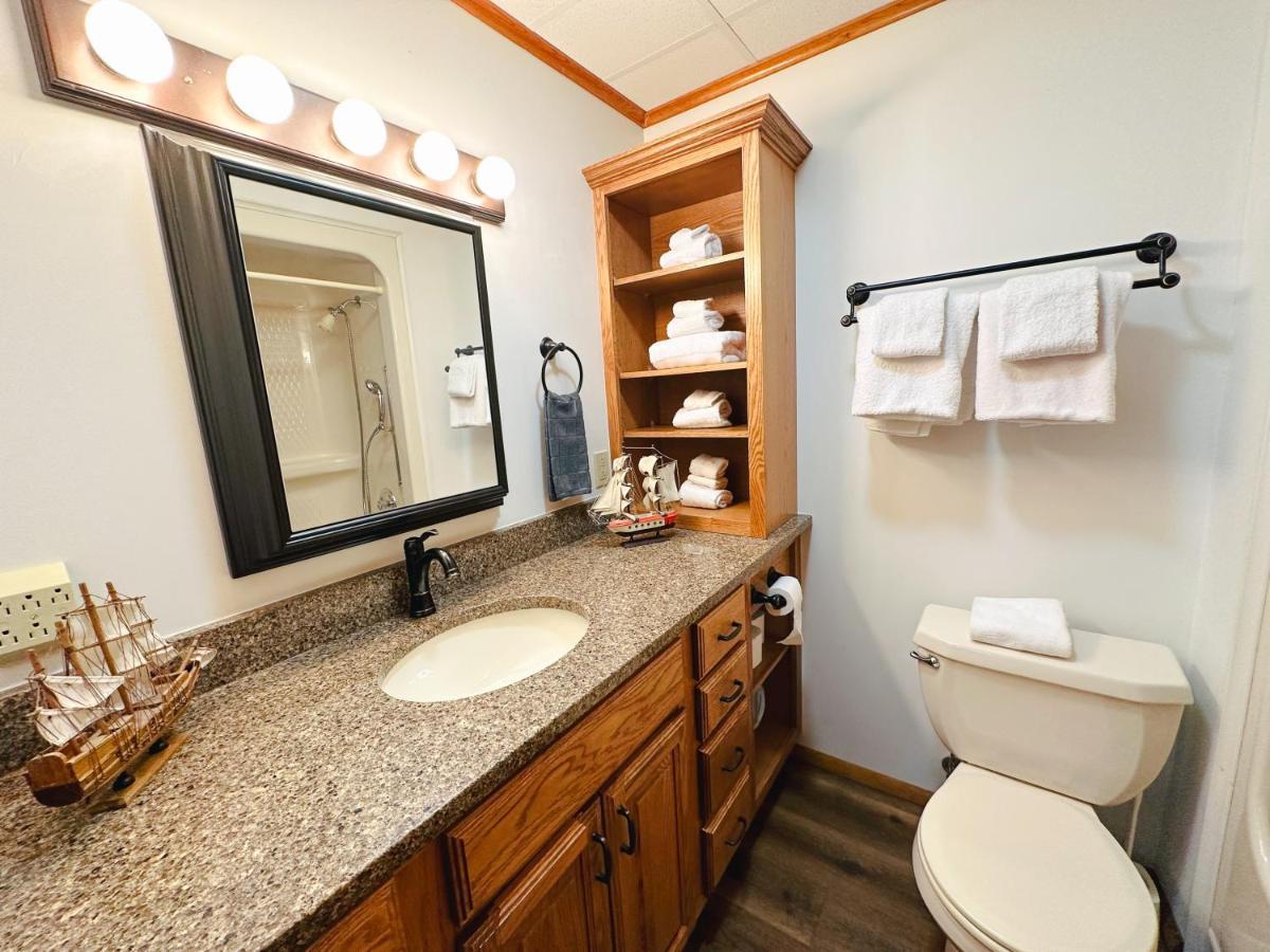 Fun Family Home Near Cedar Point Сандъски Екстериор снимка